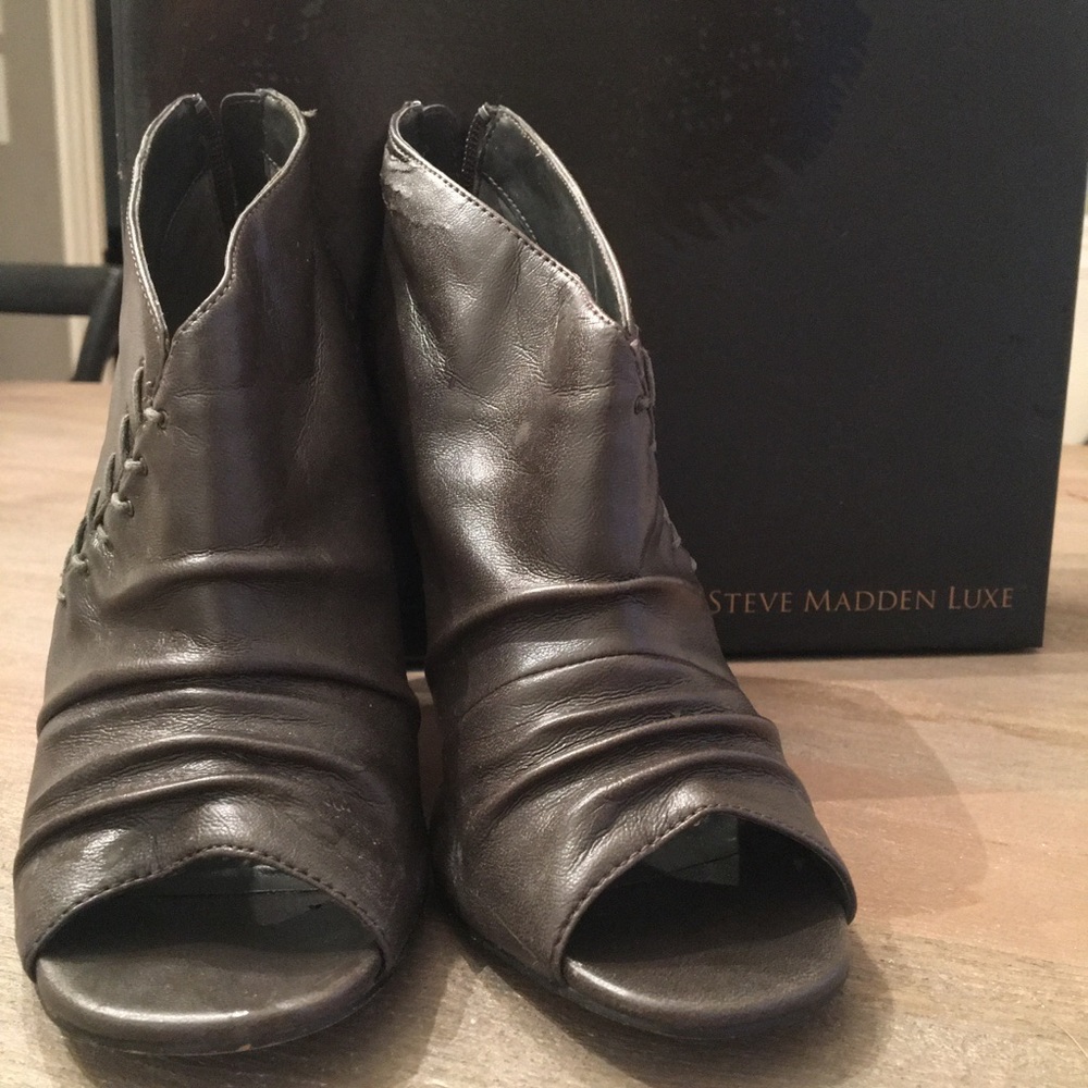 Steve Madden Luxe Gray leather booties